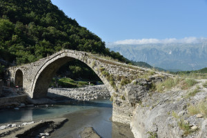 Osmanische Bogenbrücke bei den Quellen