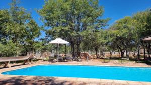 Pool der Etosha Village Lodge